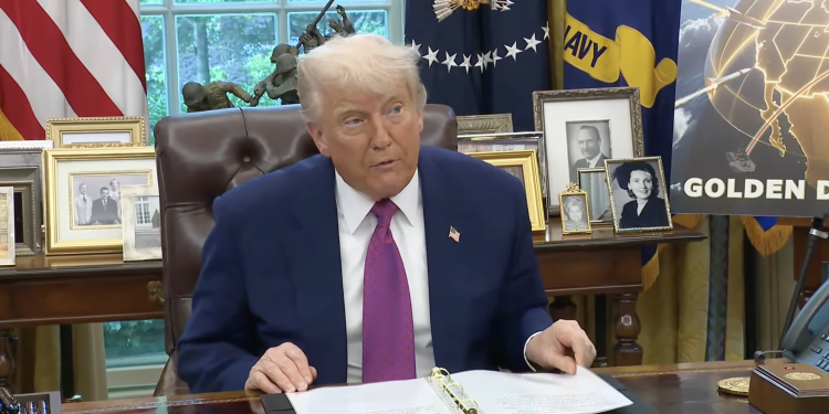 트럼프 행정부, 연방정부 채용에서 인종·성별 고려 전면 금지 … 불복시 징계